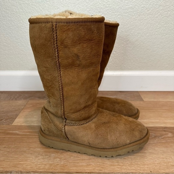 UGG Australia Classic Tall Chestnut Brown Suede Boots, Size 6 - Picture 2 of 11